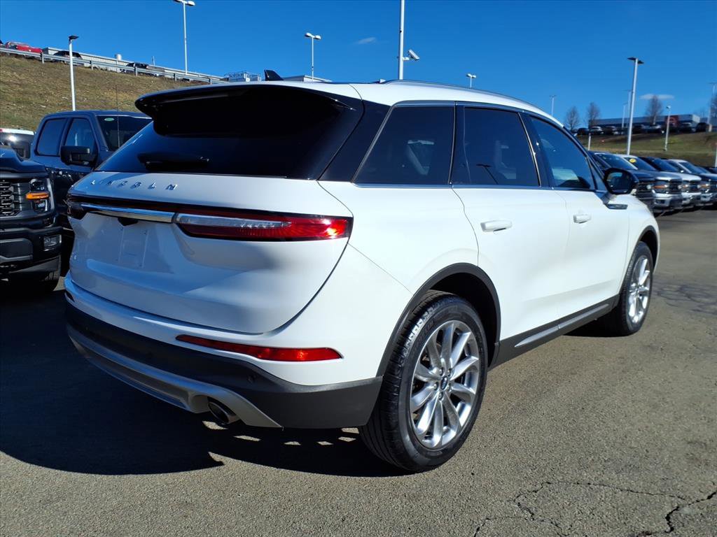 Used 2022 Lincoln Corsair AWD w/ Premium Package image 3