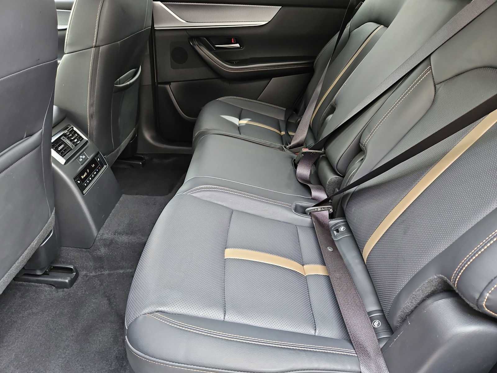 Used 2025 MAZDA CX-70 3.3 Turbo S w/ Premium Package image 19