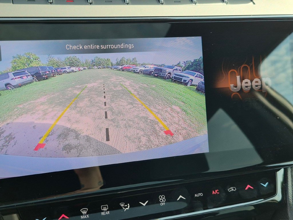 New 2026 Jeep Grand Cherokee Limited w/ Limited Altitude Package AWD/4WD image 19
