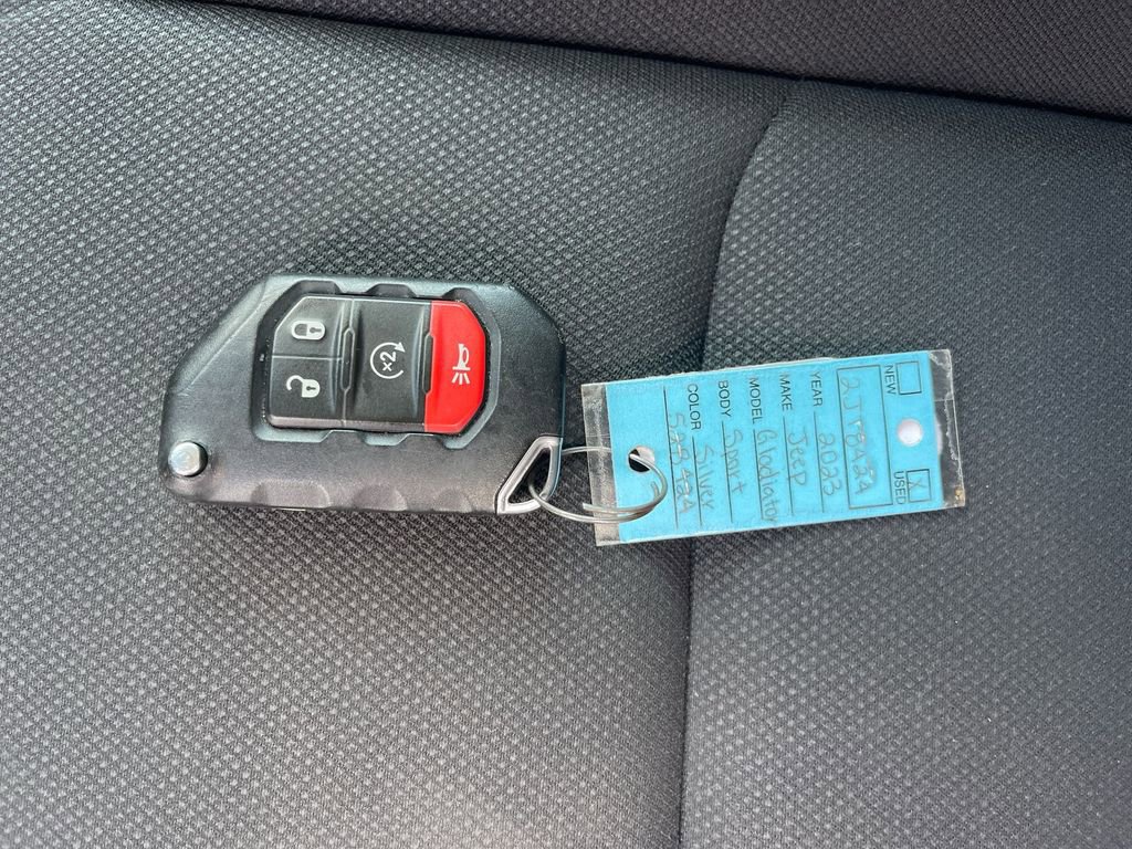 Used 2023 Jeep Gladiator Sport image 33