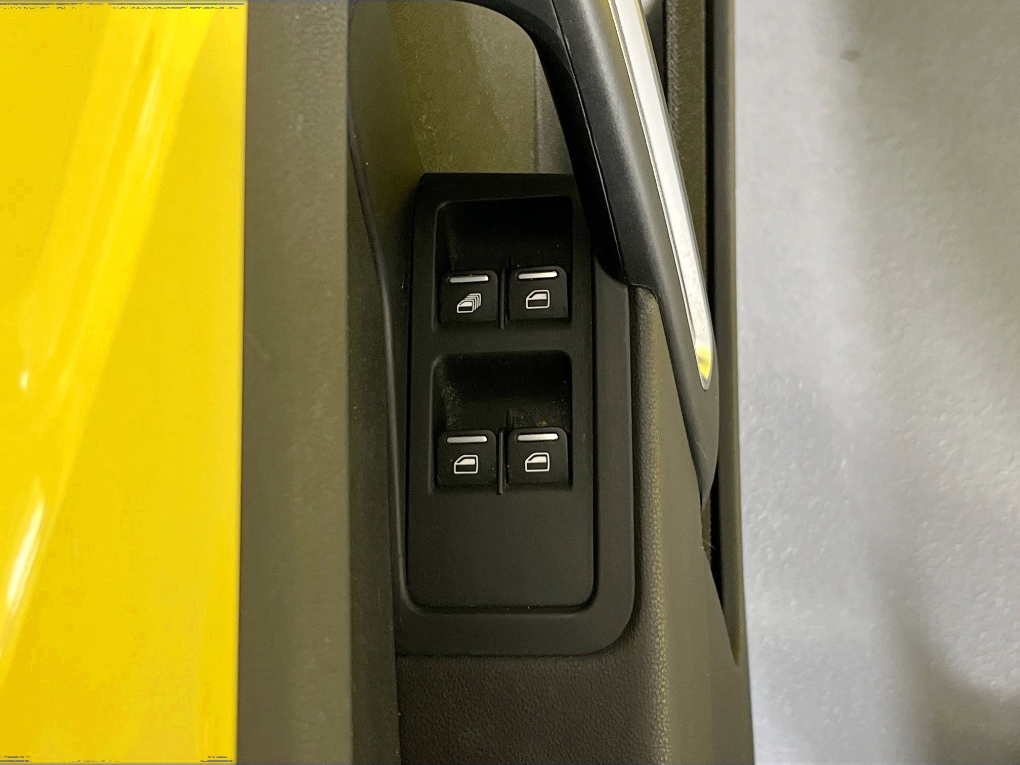 Used 2014 Volkswagen Beetle 2.5 image 16