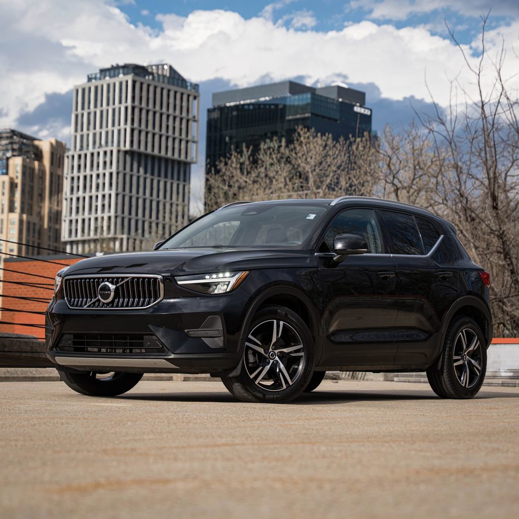 Certified 2025 Volvo XC40 B5 Core