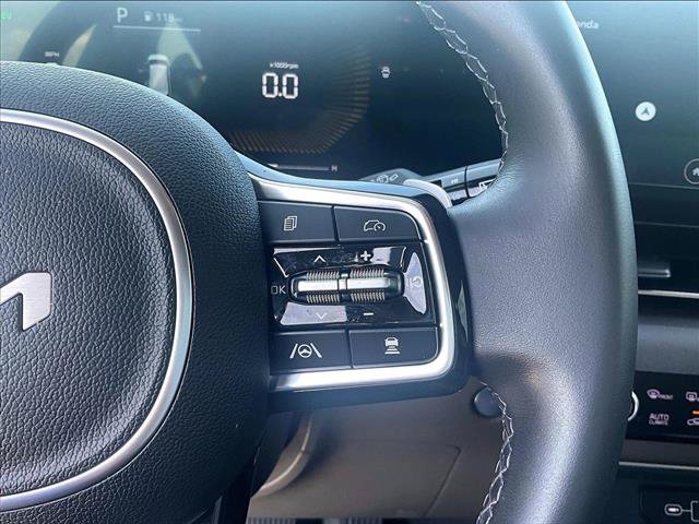 Used 2025 Kia Carnival EX FWD image 21