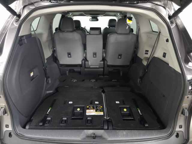 Used 2023 Toyota Sienna XLE image 9