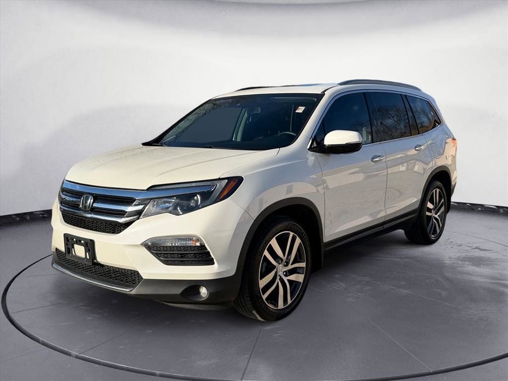 Used 2018 Honda Pilot Touring image 2
