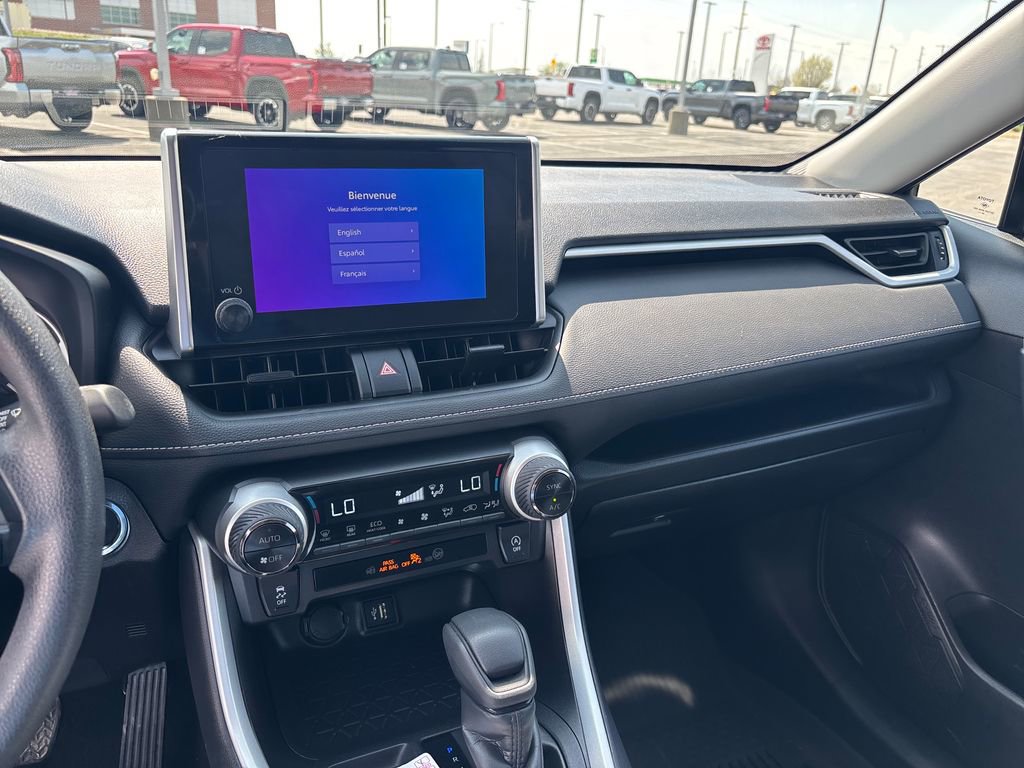 Used 2025 Toyota RAV4 XLE AWD/4WD image 20