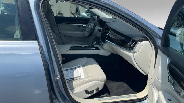 Used 2018 Volvo S90 T5 Momentum w/ Convenience Package AWD/4WD image 5