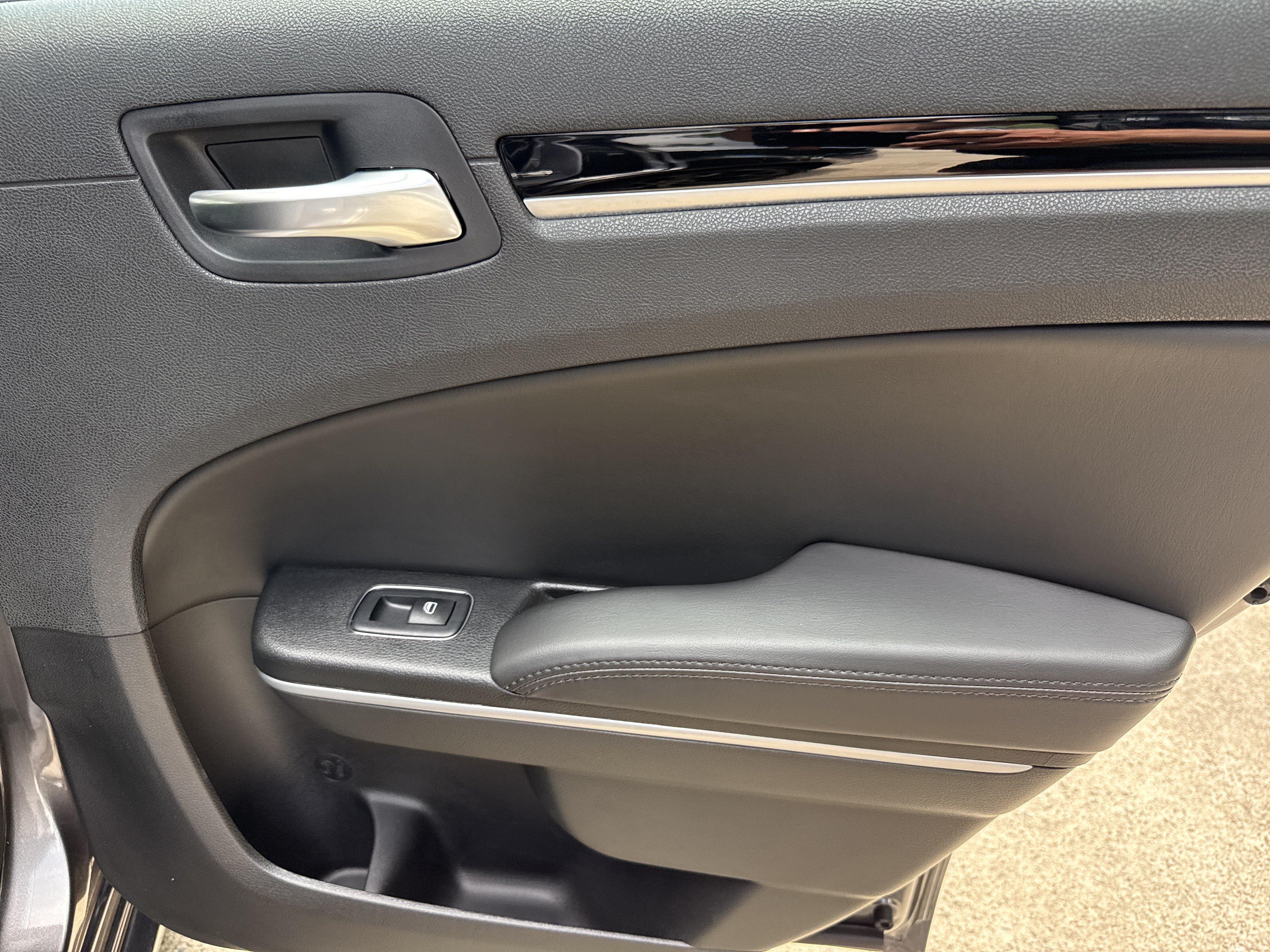Used 2023 Chrysler 300 Touring w/ Sport Appearance Package RWD image 16