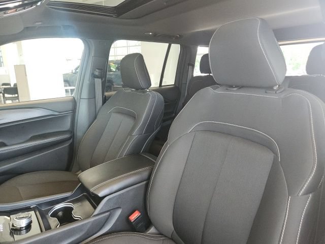 Certified 2024 Jeep Grand Cherokee Laredo X RWD image 28