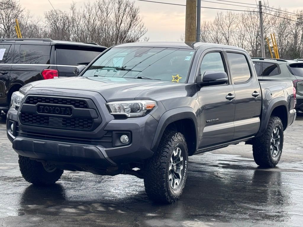 Used 2019 Toyota Tacoma TRD Off-Road image 2