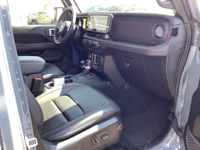 Used 2024 Jeep Wrangler Unlimited Rubicon w/ Safety Group AWD/4WD image 37