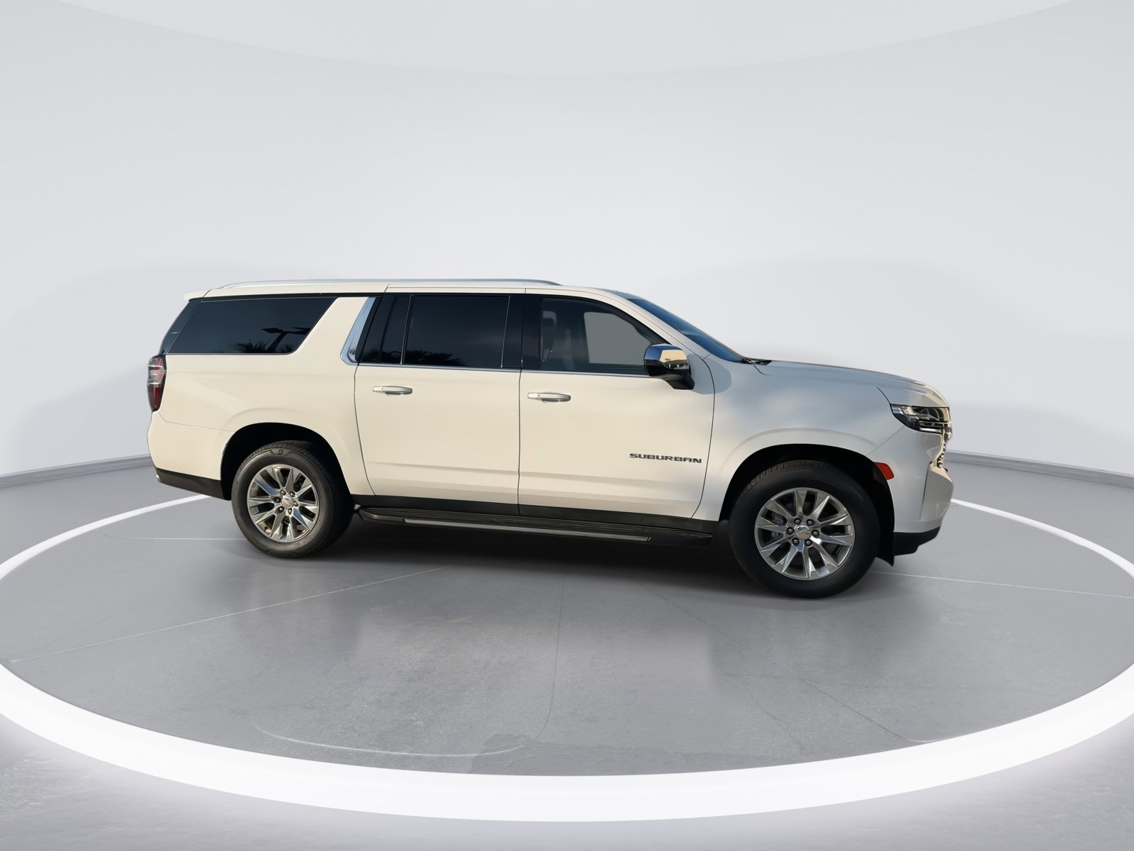 Used 2023 Chevrolet Suburban Premier image 10