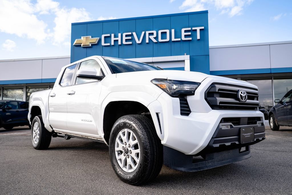 Used 2025 Toyota Tacoma SR5 AWD/4WD image 1