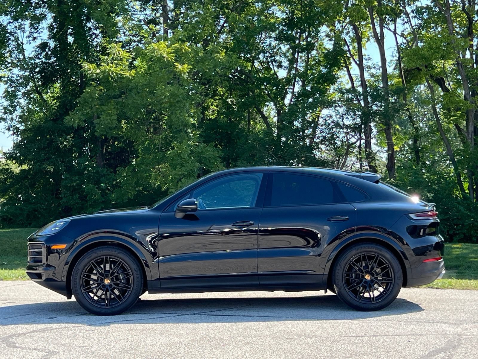 Certified 2024 Porsche Cayenne Coupe AWD/4WD image 2