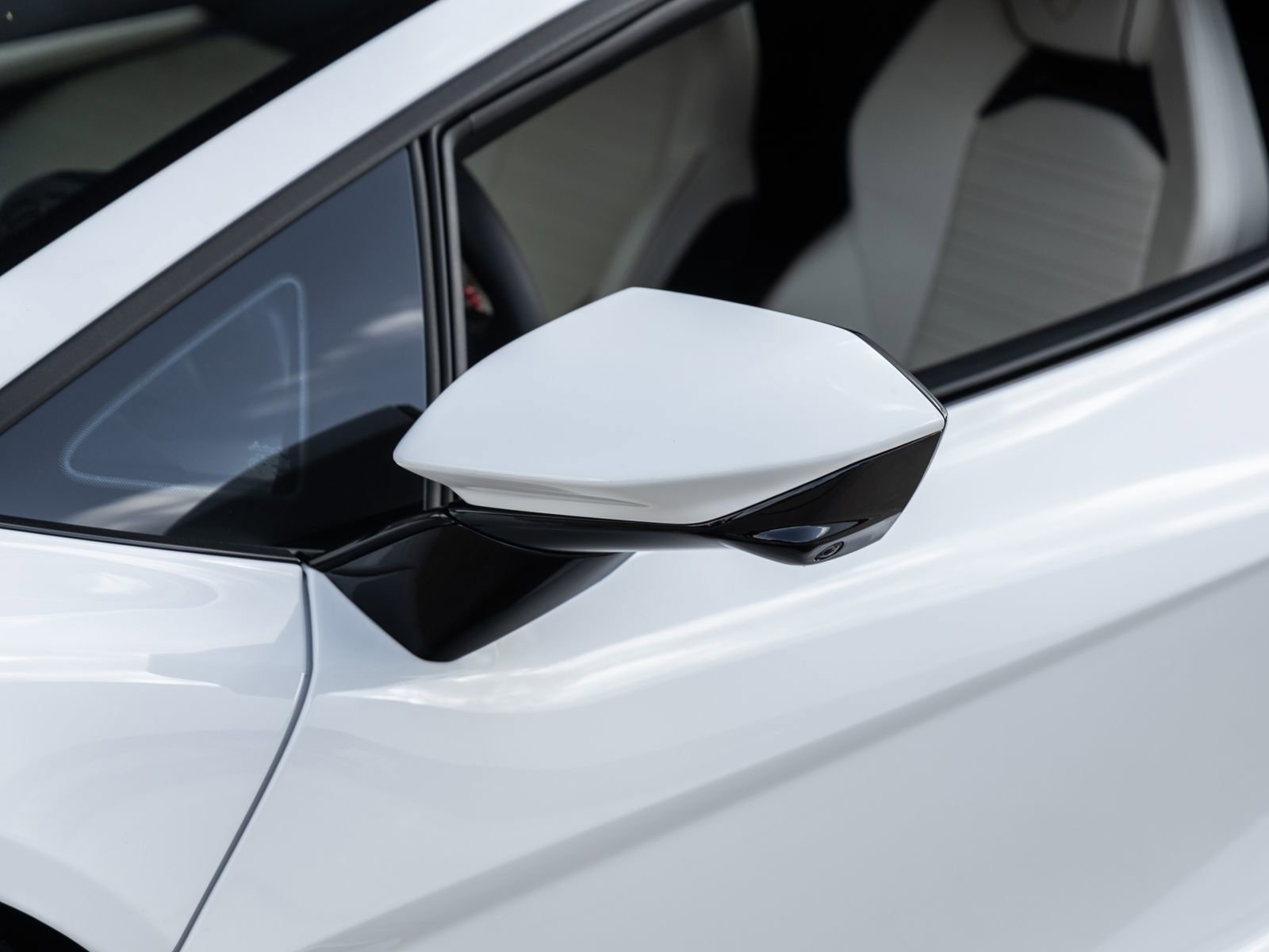 Used 2024 Lamborghini Revuelto AWD/4WD image 16