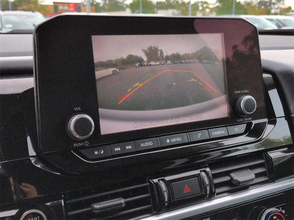 Used 2022 Nissan Pathfinder SV image 13