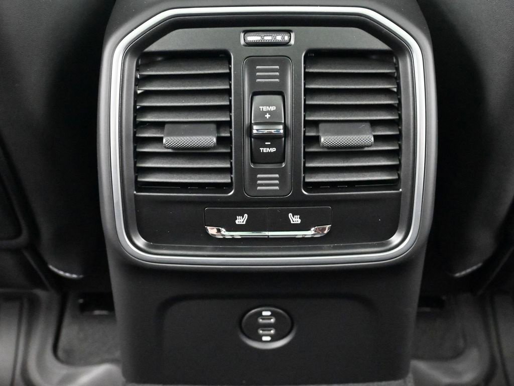 New 2025 Porsche Macan image 8