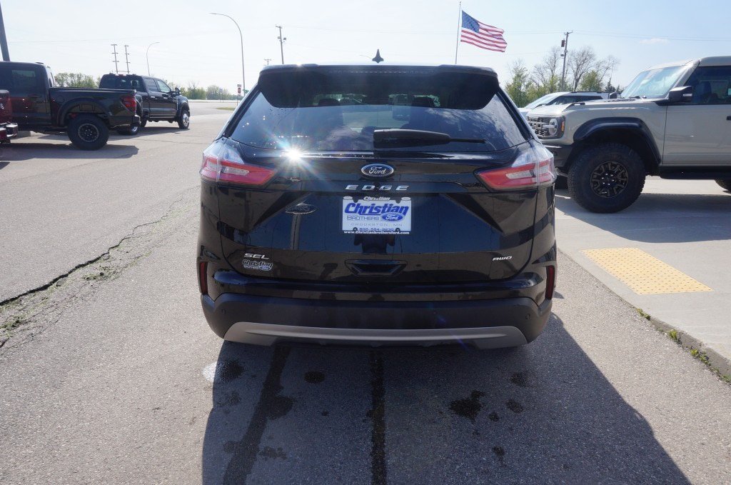 Used 2024 Ford Edge SEL w/ Convenience Package AWD/4WD image 4