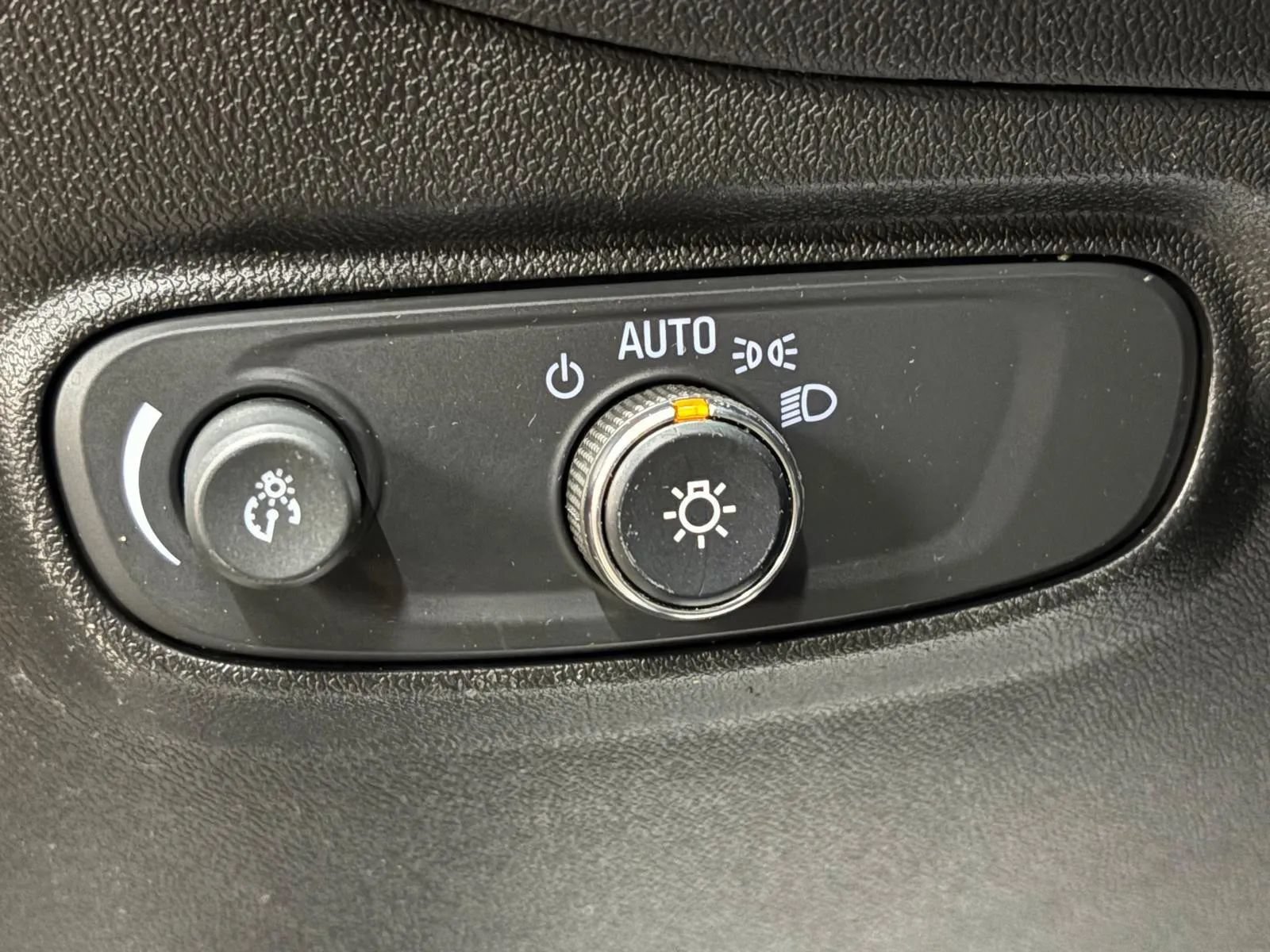 Used 2019 Chevrolet Equinox LT AWD/4WD image 28