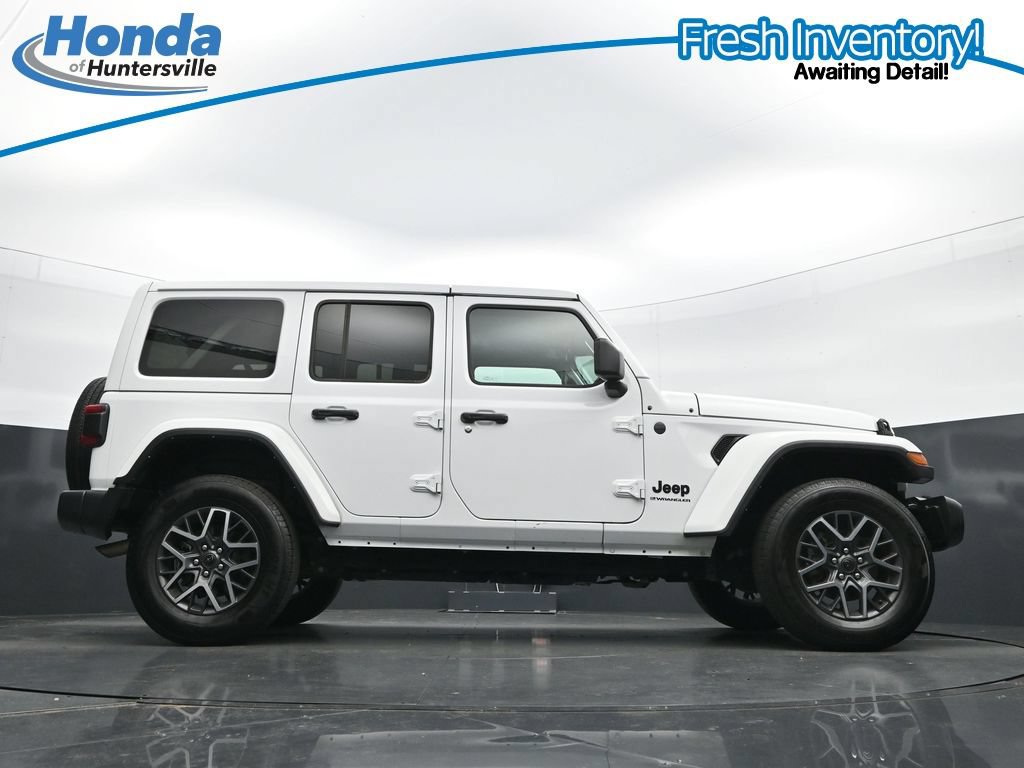 Used 2025 Jeep Wrangler Unlimited Sahara AWD/4WD image 35