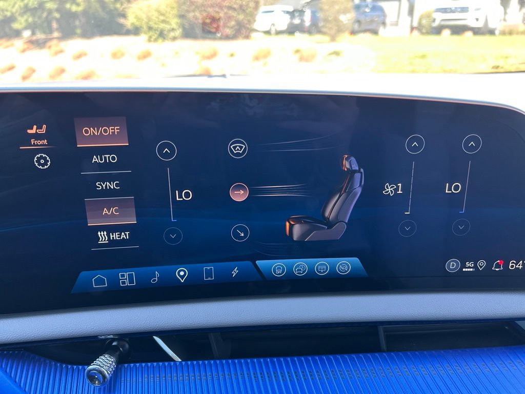 Used 2025 Cadillac Optiq Luxury 1 AWD/4WD image 31