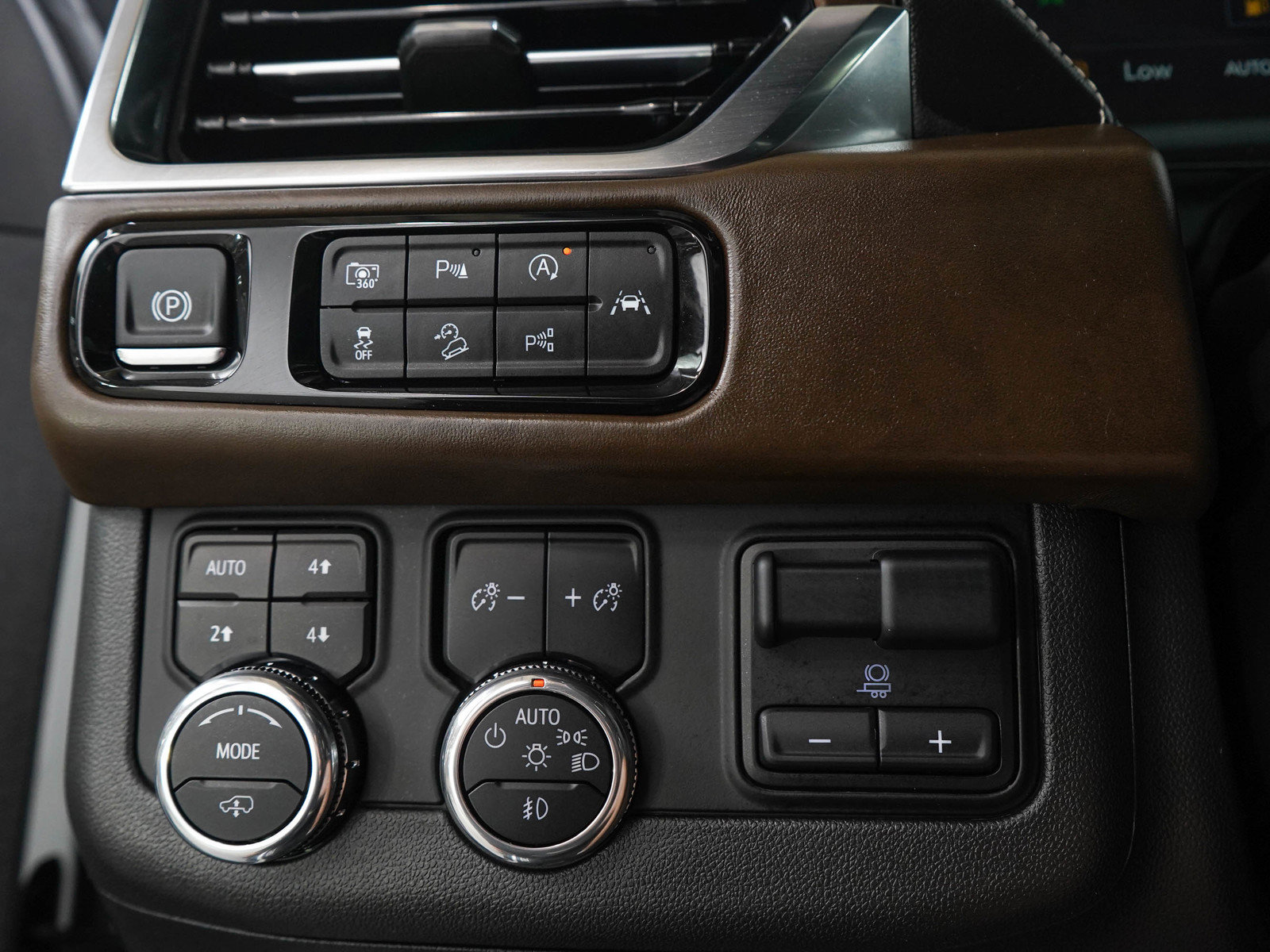 Used 2025 GMC Yukon Denali Ultimate AWD/4WD image 29