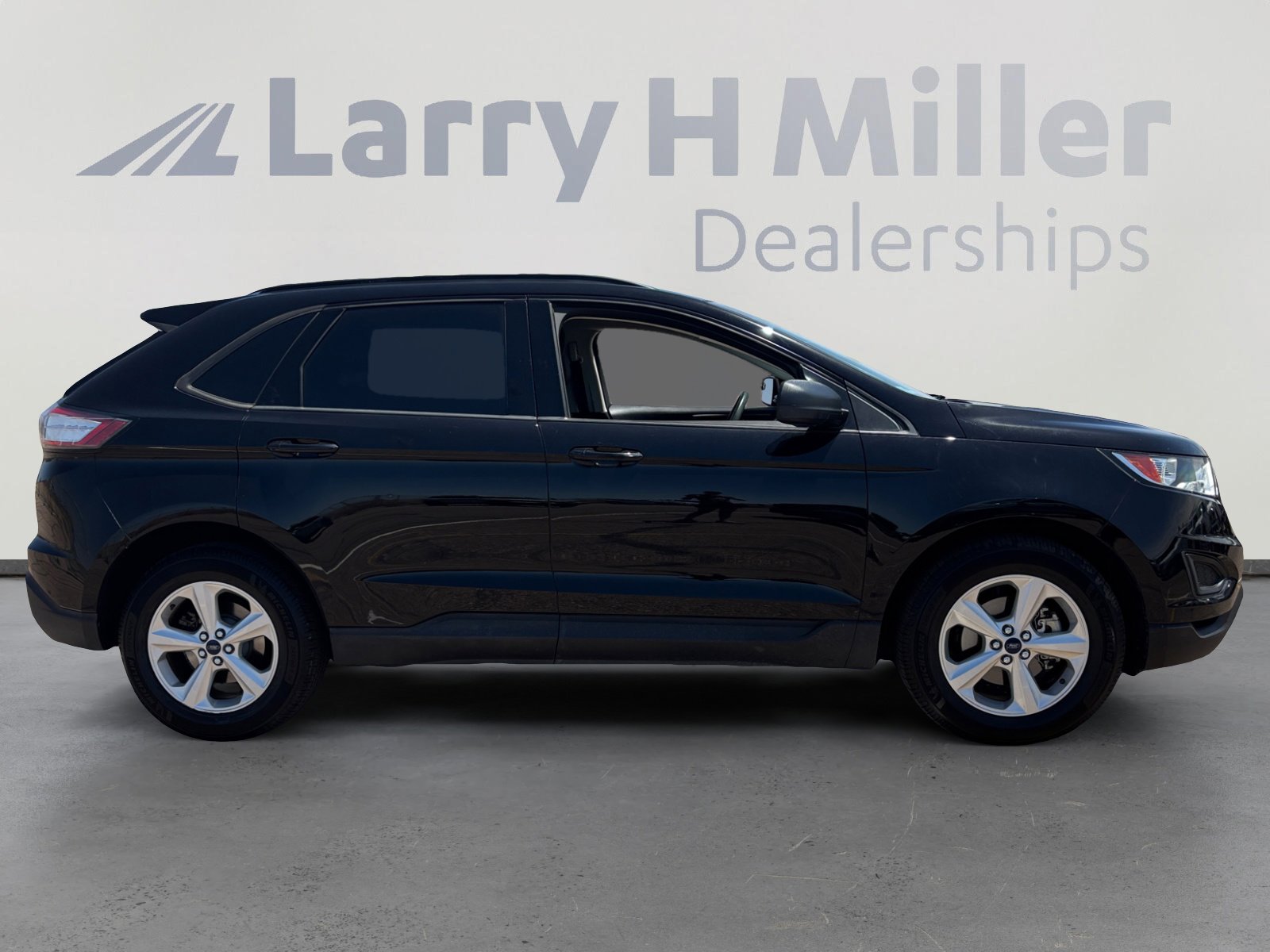 Used 2017 Ford Edge SE FWD image 6
