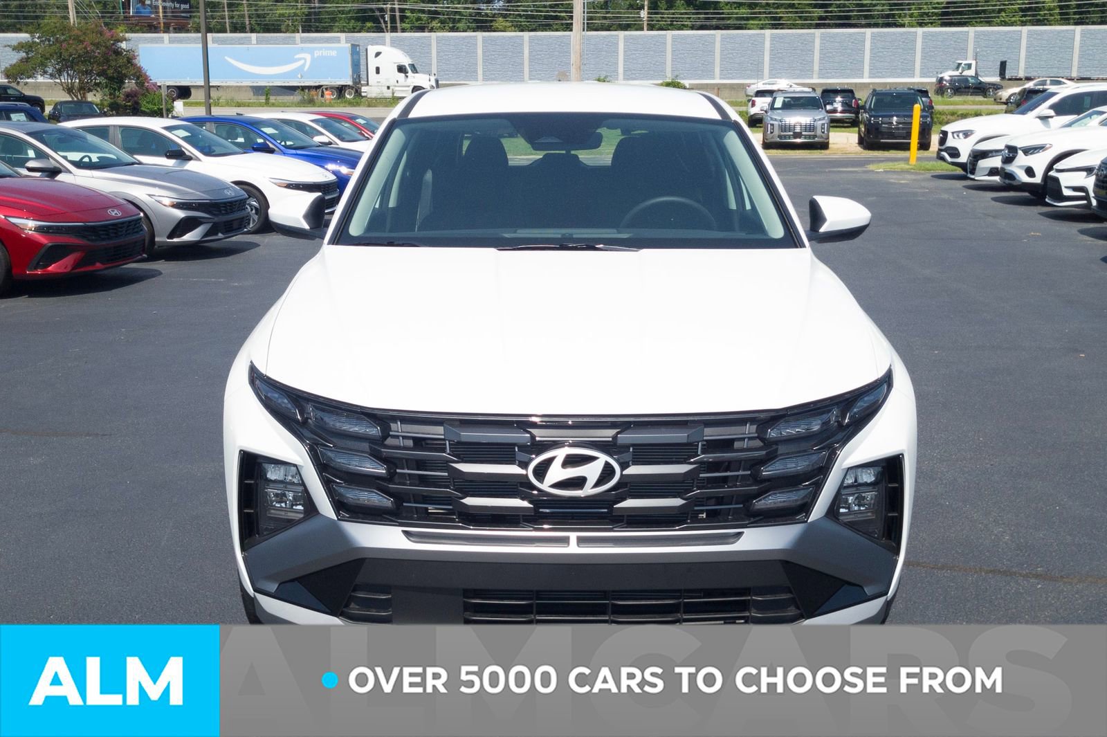 Used 2025 Hyundai Tucson SE image 3
