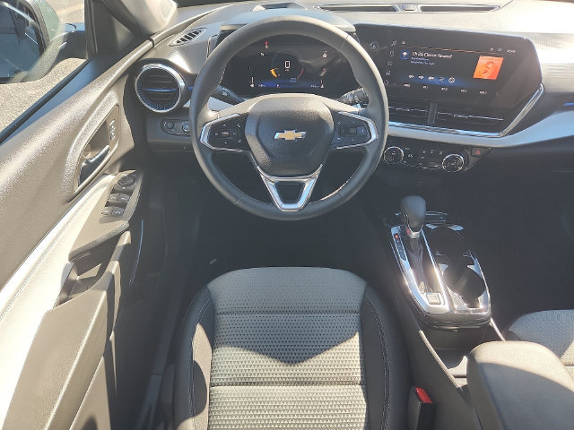 Used 2026 Chevrolet Trax LT w/ LT Convenience Package FWD image 8