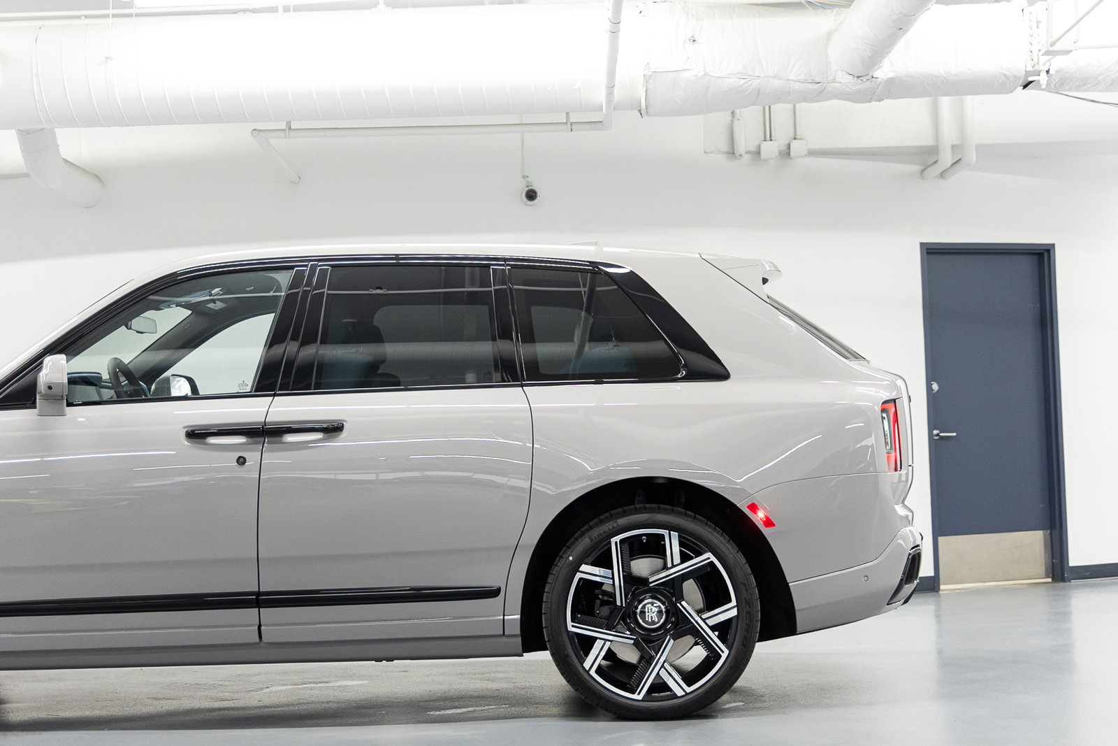 New 2026 Rolls-Royce Cullinan Black Badge image 19