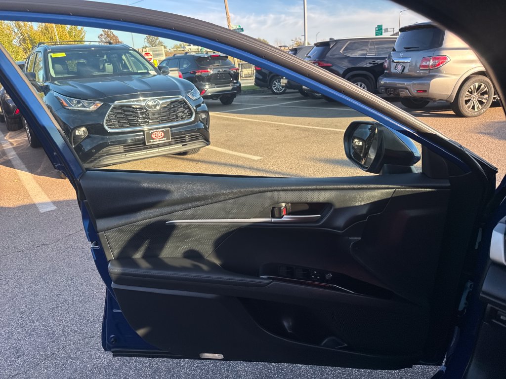 Used 2025 Toyota Camry XSE AWD/4WD image 32