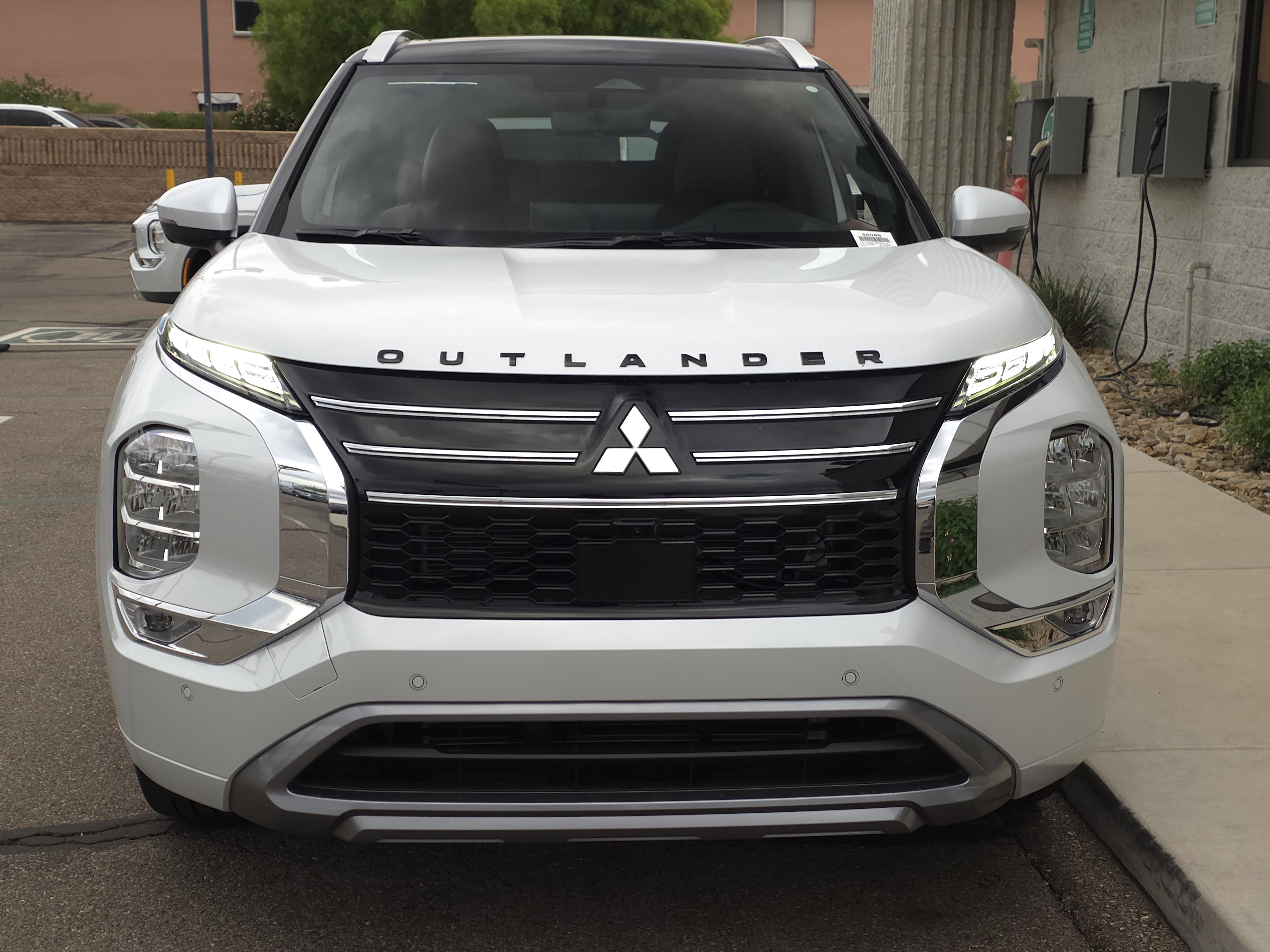 New 2025 Mitsubishi Outlander SEL image 2