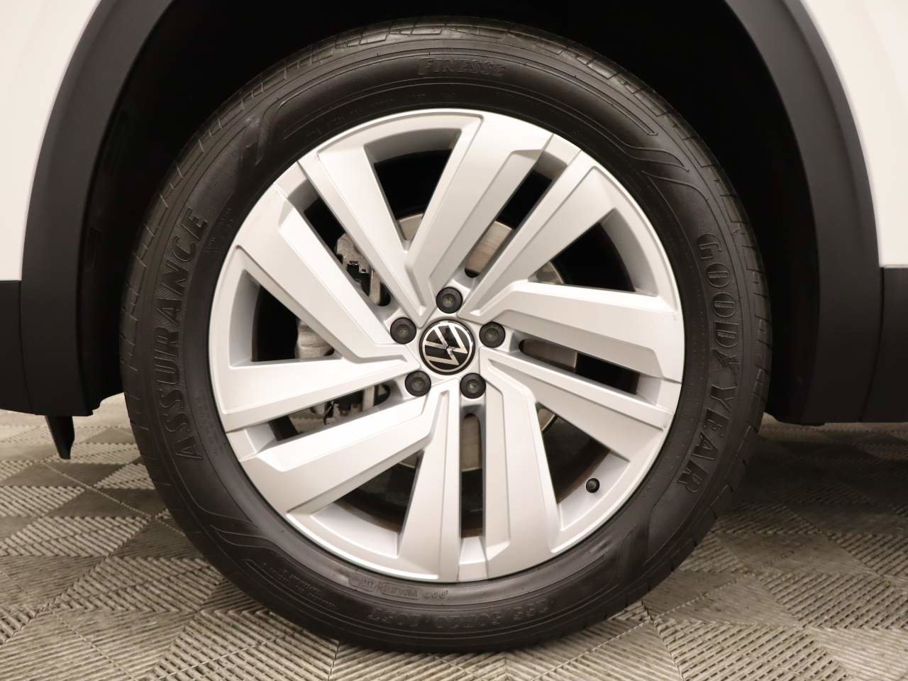 Used 2023 Volkswagen Atlas Cross Sport SE image 6