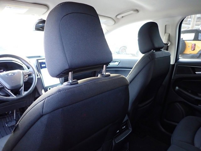 Used 2024 Ford Edge SE w/ Black Appearance Package image 17