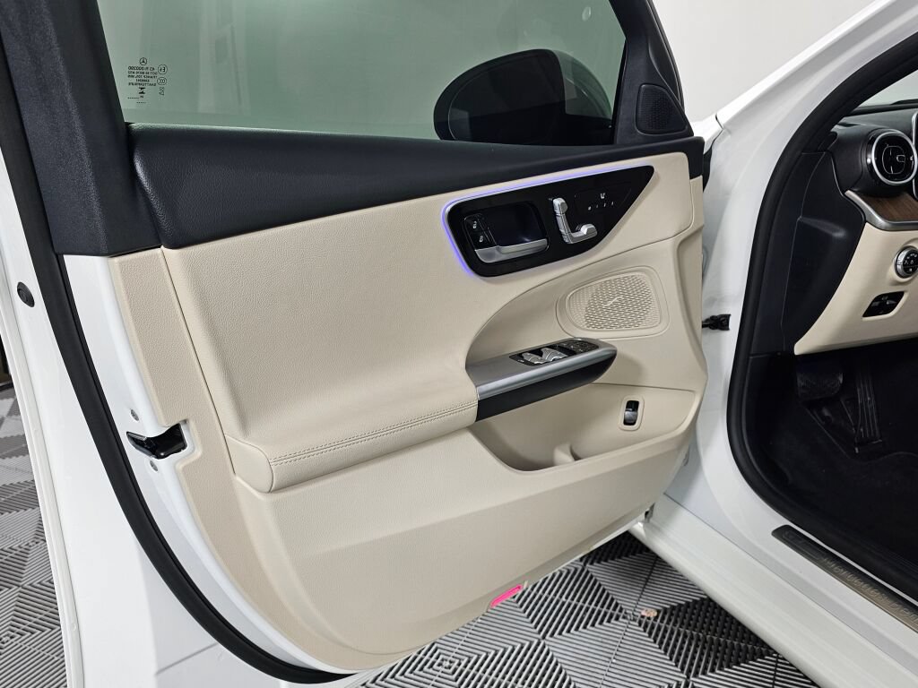 Used 2025 Mercedes-Benz C 300 4MATIC Sedan image 18