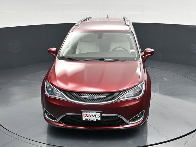 Used 2020 Chrysler Pacifica Touring-L w/ Tire & Wheel Group image 47