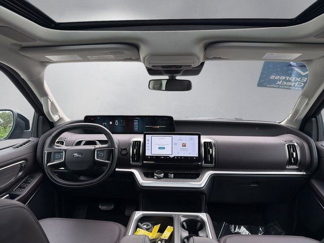 Certified 2025 Ford Expedition Platinum w/ Platinum Ultimate Package AWD/4WD image 3