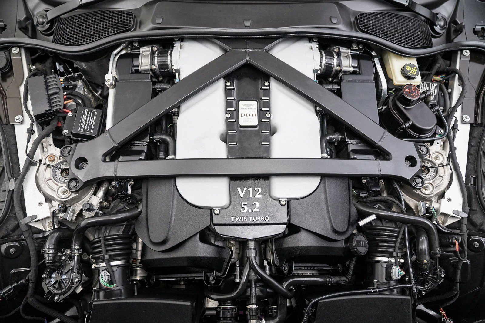 Used 2018 Aston Martin DB11 V12 image 32