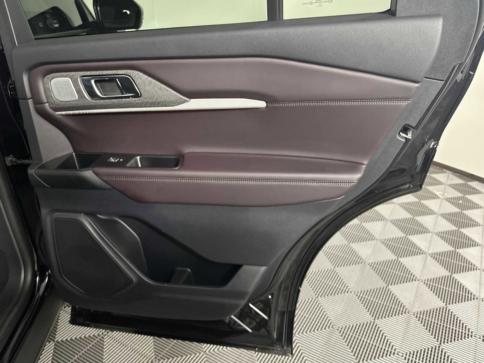 Used 2025 Ford Explorer Platinum RWD image 20