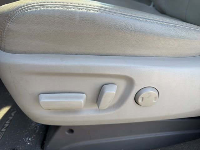 Used 2012 Toyota Sienna XLE w/ Entertainment Pkg image 12