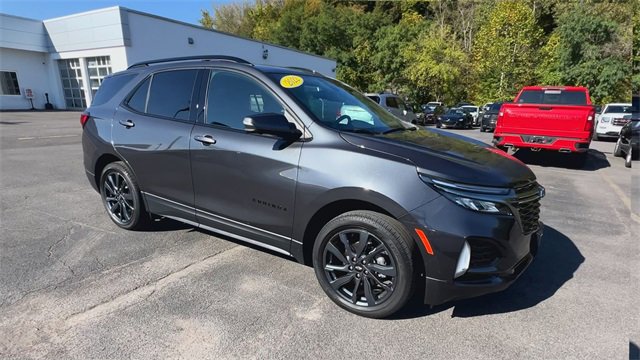 Used 2022 Chevrolet Equinox RS w/ Infotainment Package image 2