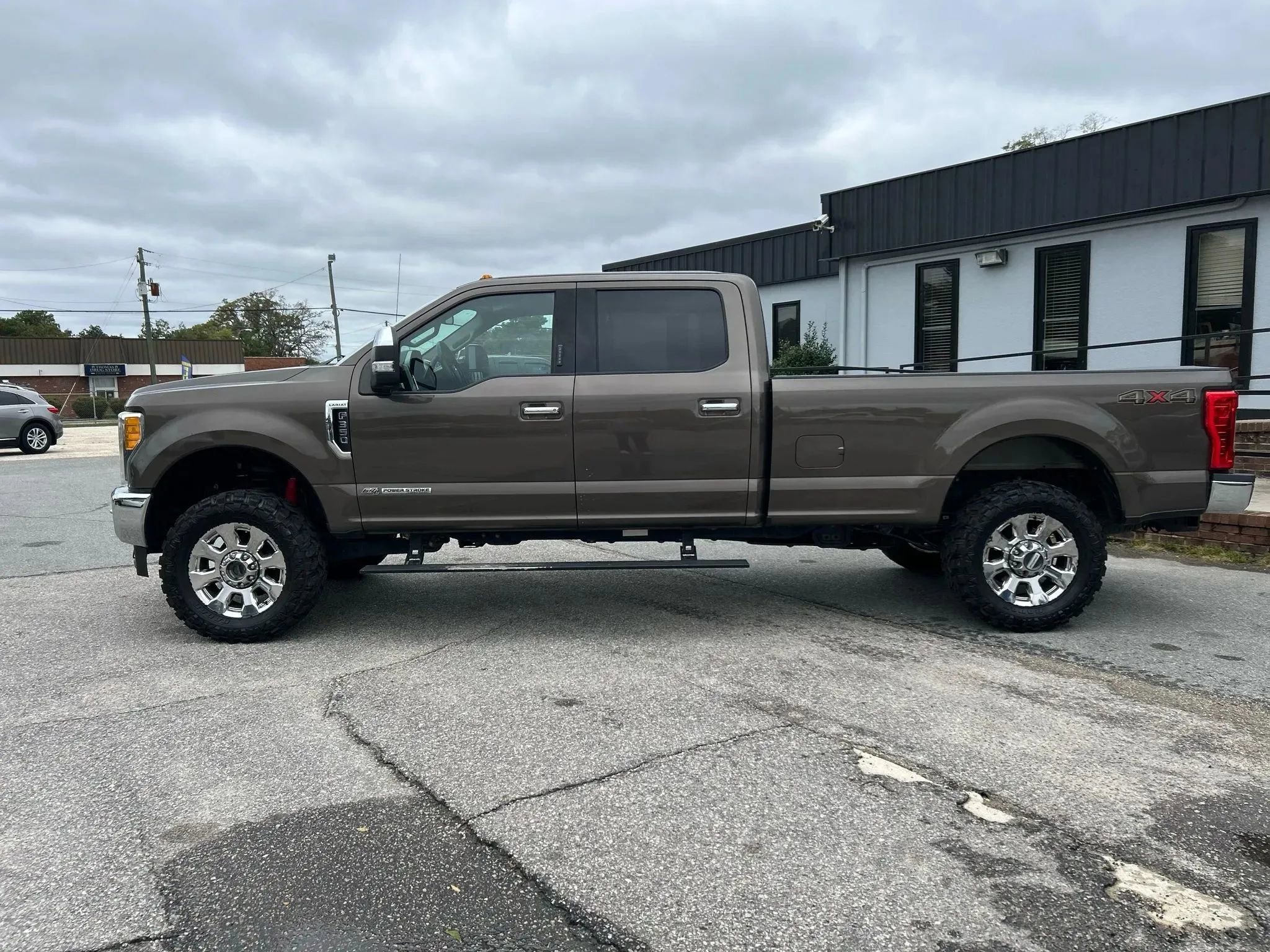 Used 2017 Ford F350 Lariat w/ Chrome Package image 13