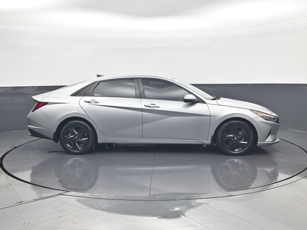 Certified 2022 Hyundai Elantra SEL FWD image 5