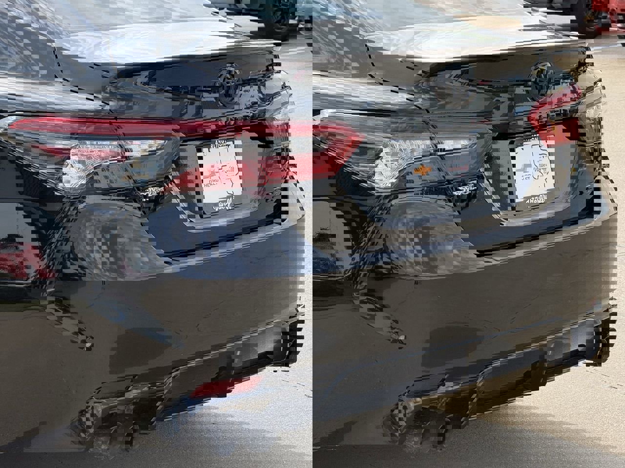 Used 2022 Toyota Camry XSE FWD image 6