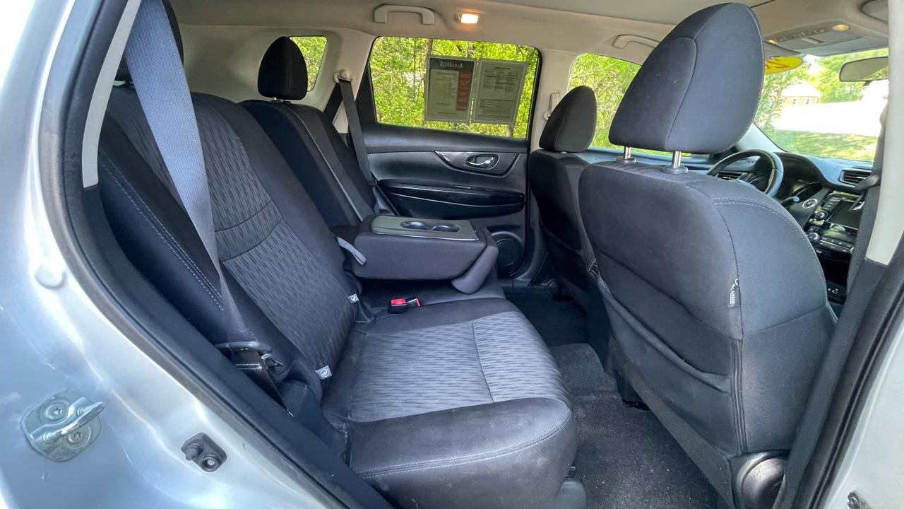 Used 2018 Nissan Rogue SV w/ Sun & Sound Touring Package image 27