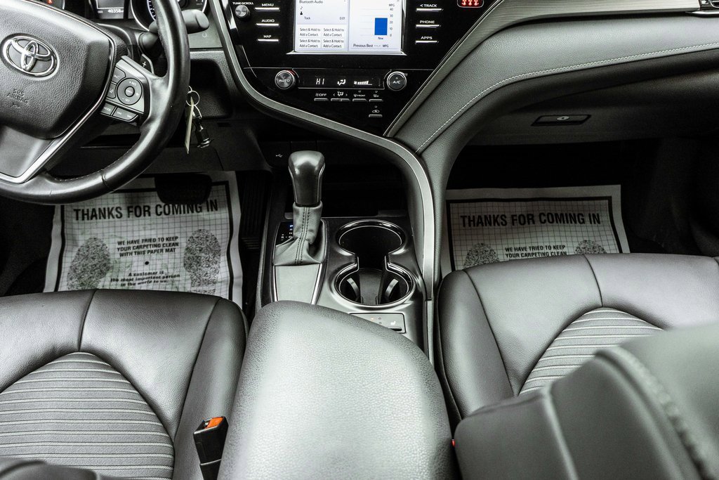 Used 2020 Toyota Camry SE image 11