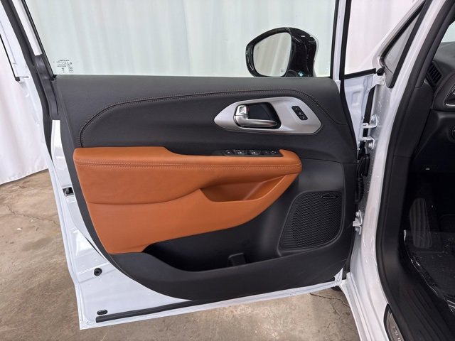 New 2026 Chrysler Pacifica Pinnacle w/ Trailer Tow Group image 9