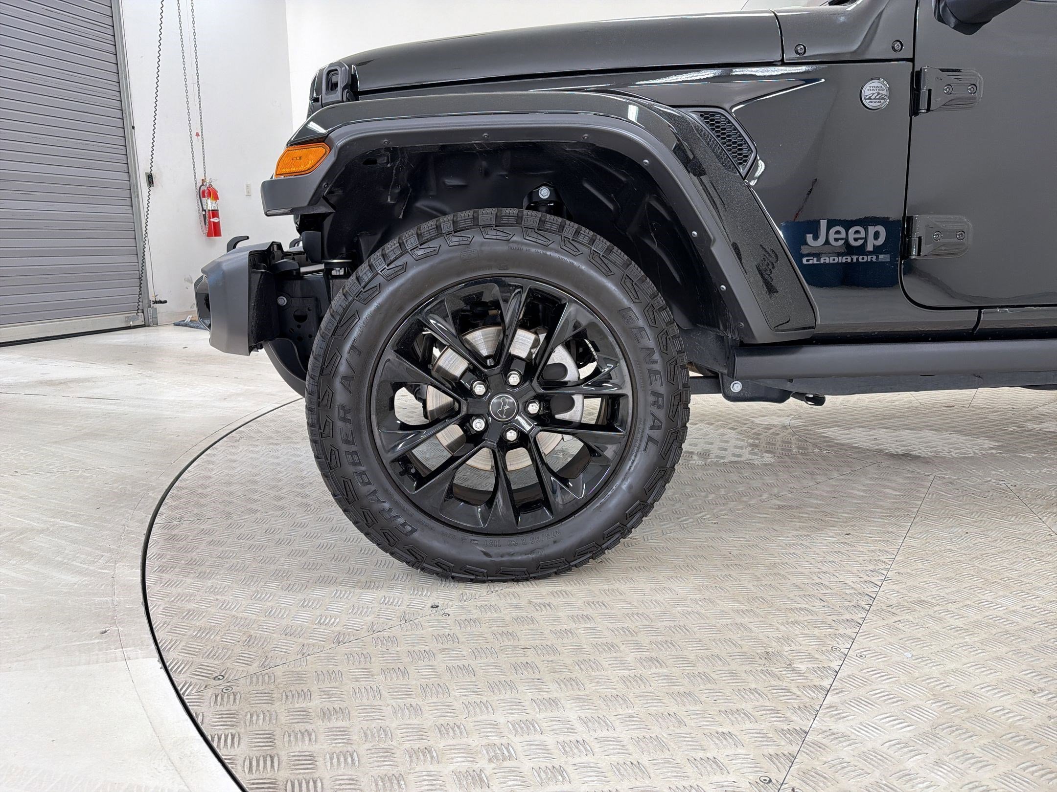 Used 2025 Jeep Gladiator Sport image 12