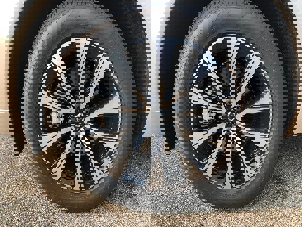 New 2025 Volvo XC60 B5 Core w/ Protection Package Premier image 9