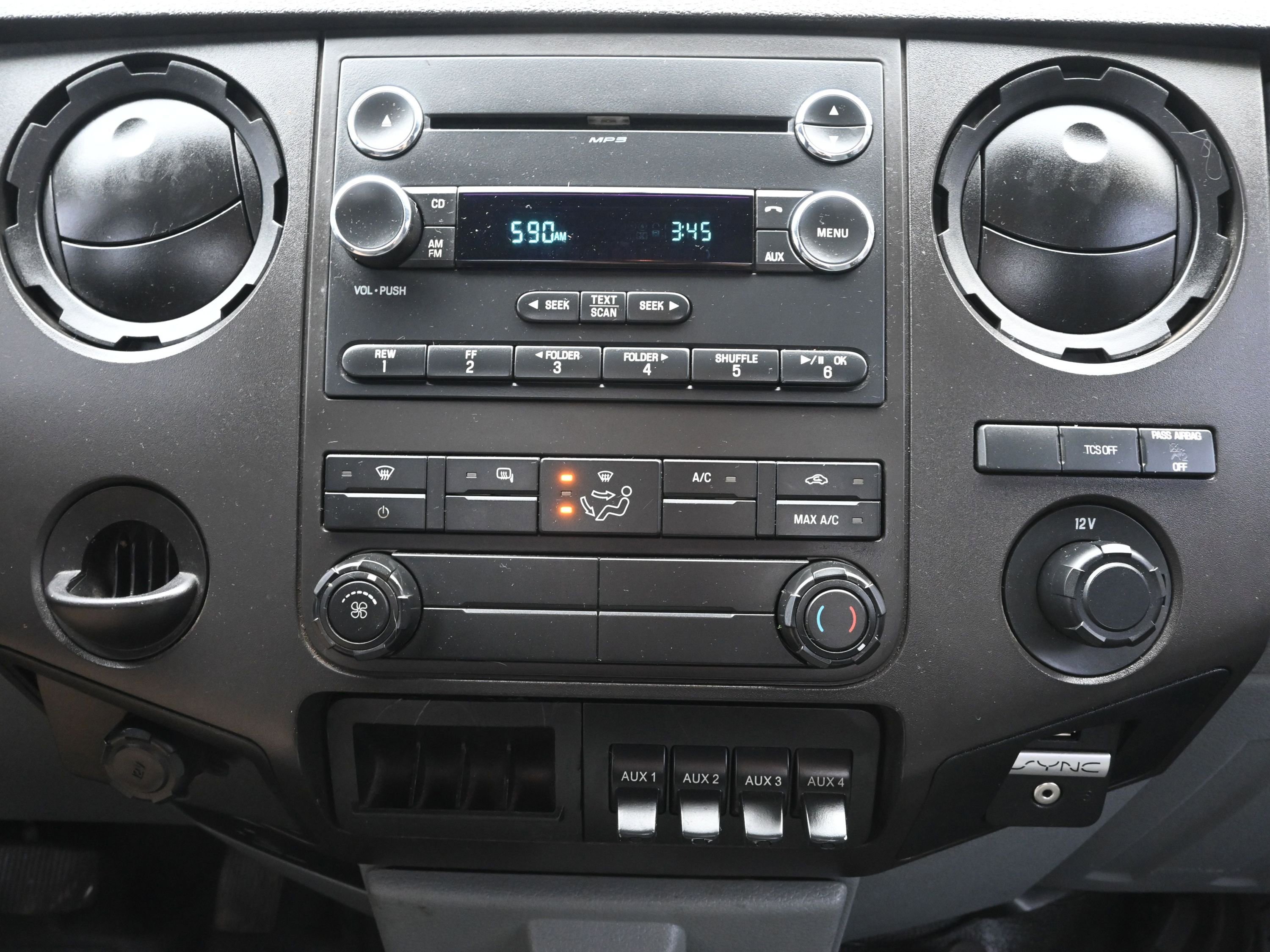 Used 2016 Ford F550 2WD Regular Cab Super Duty image 9